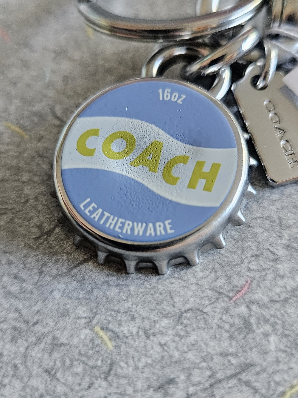 COACH BOTTLE CAP KEYRING - Picture 3 of 9